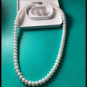 CFW 8-9 mm white pearl necklace & earrings